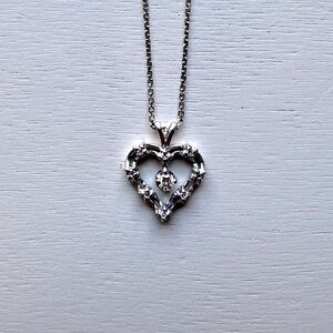 💎 14 Karat Gold Diamond Heart Necklace 💎